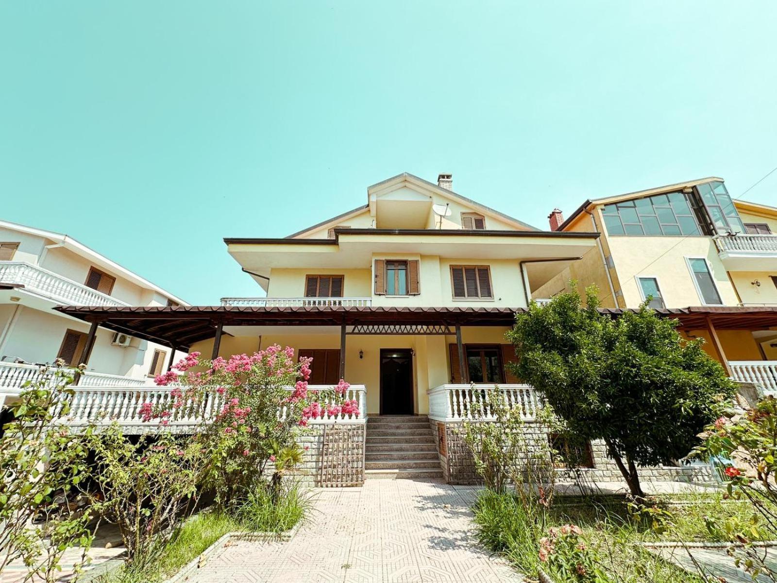 Vizion Hotel Шкодер Екстер'єр фото