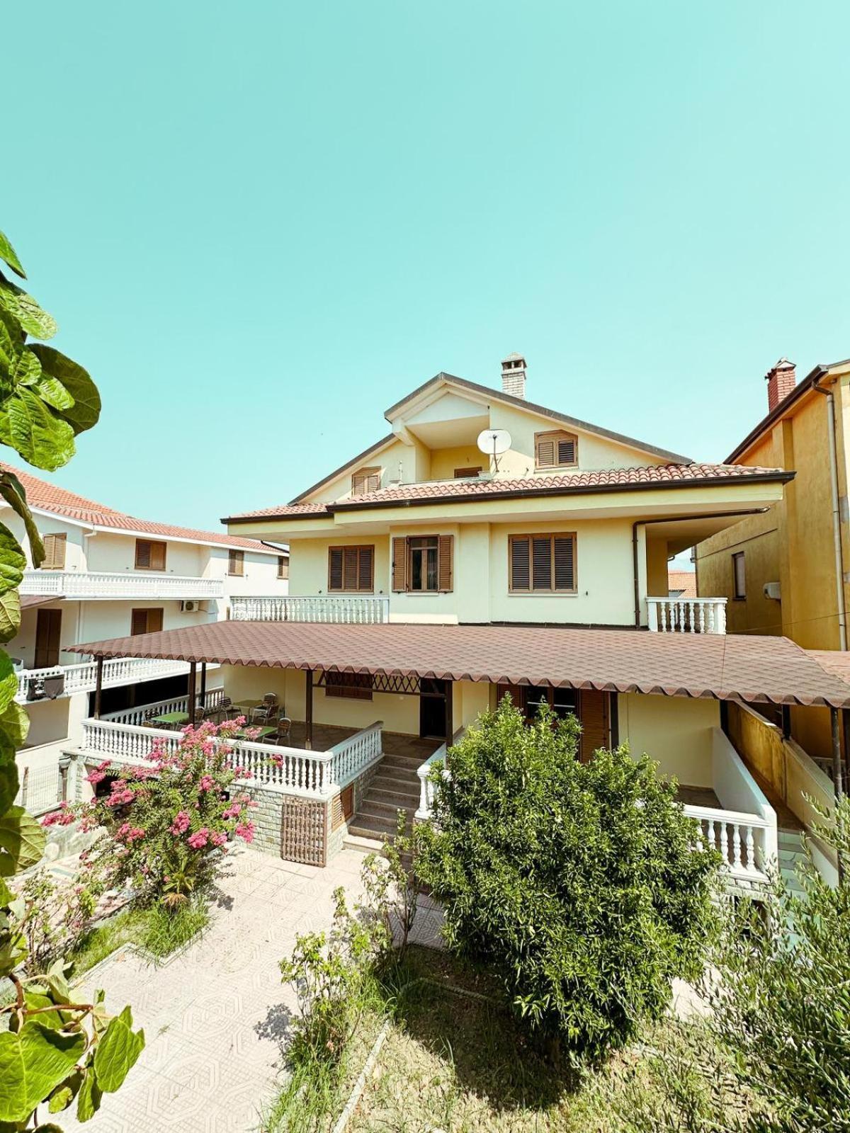 Vizion Hotel Шкодер Екстер'єр фото